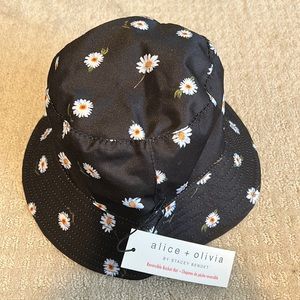 Reversible bucket hat